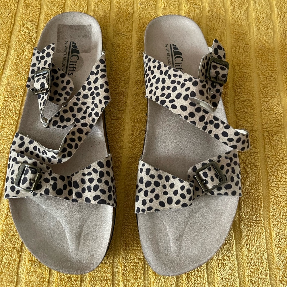Cliffs Women’s Glendy Animal Print Buckle Sandals Size 10M